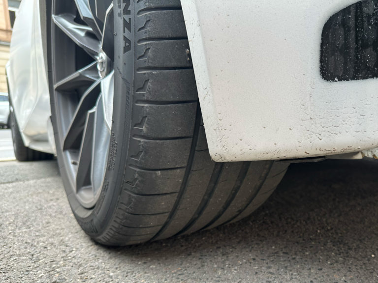 Új nyári gumiabroncsmodellek 2024-re: kombinálható-e az alacsony gördülési ellenállás és a jó kezelhetőség?