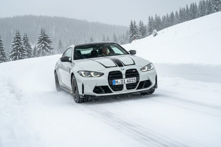 SportAuto téli abroncsokat tesztelt hátsókerék-meghajtású BMW M4-en valódi téli körülmények között: a 275/35 R19 méretű legjobb abroncsok