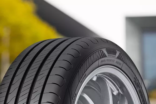 Goodyear Efficient Grip Performance 2 Bélyegkép 8688x5771