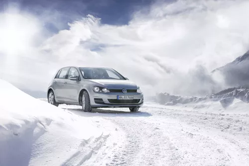 GoodYear UltraGrip 9+ Bélyegkép 5616x3744