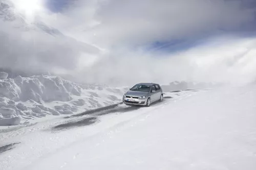 GoodYear UltraGrip 9+ Bélyegkép 5616x3744