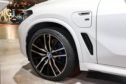 Pirelli P ZERO Bélyegkép 2448x1633